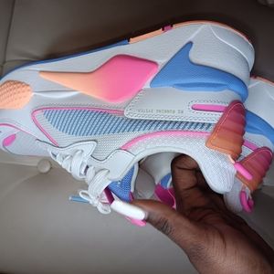 Puma tennis shoes (women)